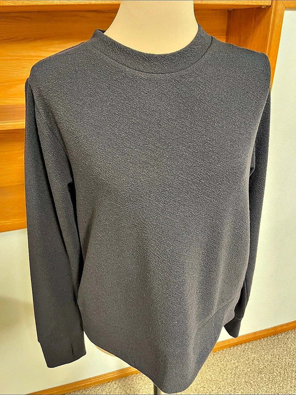 Avia Textured Long Sleeve Tee Long Sleeve Top in Black Size Medium NWT